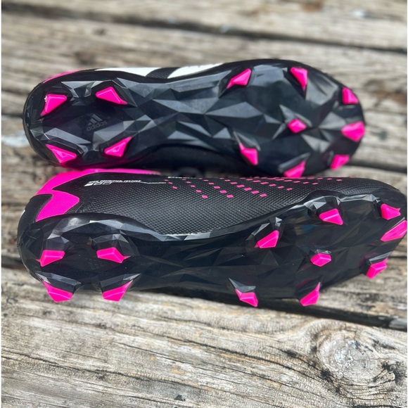 NWOB Adidas Predator Accuracy .3 FG Unisex Soccer Cleats Pink Black 11.5 (Men) - Picture 4 of 9
